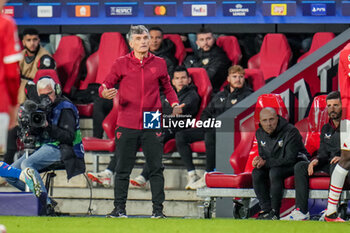 2023-10-03 - Head-Coach Jose Luis Mendilibar of Sevilla FC during the UEFA Champions League, Group B football match between PSV Eindhoven and Sevilla FC on October 3, 2023 at the Phillips Stadion in Eindhoven, Netherlands - FOOTBALL - CHAMPIONS LEAGUE - PSV EINDHOVEN V SEVILLA - UEFA CHAMPIONS LEAGUE - SOCCER