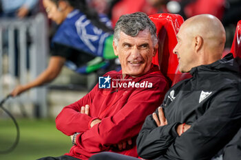 2023-10-03 - Head-Coach Jose Luis Mendilibar of Sevilla FC during the UEFA Champions League, Group B football match between PSV Eindhoven and Sevilla FC on October 3, 2023 at the Phillips Stadion in Eindhoven, Netherlands - FOOTBALL - CHAMPIONS LEAGUE - PSV EINDHOVEN V SEVILLA - UEFA CHAMPIONS LEAGUE - SOCCER