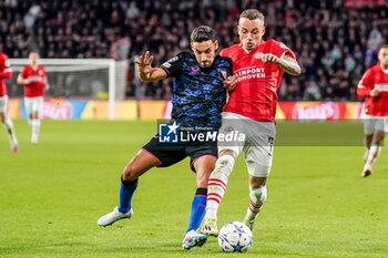 2023-10-03 - Jesus Navas of Sevilla FC battles for the ball with Noa Lang of PSV during the UEFA Champions League, Group B football match between PSV Eindhoven and Sevilla FC on October 3, 2023 at the Phillips Stadion in Eindhoven, Netherlands - FOOTBALL - CHAMPIONS LEAGUE - PSV EINDHOVEN V SEVILLA - UEFA CHAMPIONS LEAGUE - SOCCER