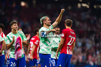 2023-10-04 - Antoine Griezmann (Atletico Madrid) greets the fans at the end of the football match of Uefa Champions League between Atletico Madrid vs Feyenoord played at Civitas Metropolitano stadium on October 04, 2023 in Madrid, Spain - ATLETICO MADRID VS FEYENOORD - UEFA CHAMPIONS LEAGUE - SOCCER