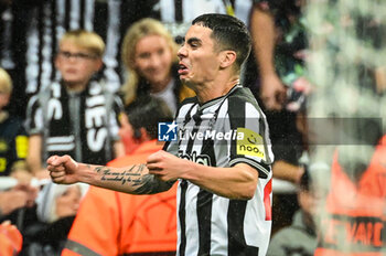 2023-10-04 - Miguel ALMIRON of Newcastle celebrates his goal during the UEFA Champions League, Group F football match between Newcastle United FC and Paris Saint-Germain on October 4, 2023 at St James's Park in Newcastle upon Tyne, England - FOOTBALL - CHAMPIONS LEAGUE - NEWCASTLE V PARIS SG - UEFA CHAMPIONS LEAGUE - SOCCER