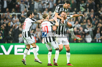 2023-10-04 - Dan BURN of Newcastle celebrate his goal with teammates during the UEFA Champions League, Group F football match between Newcastle United FC and Paris Saint-Germain on October 4, 2023 at St James's Park in Newcastle upon Tyne, England - FOOTBALL - CHAMPIONS LEAGUE - NEWCASTLE V PARIS SG - UEFA CHAMPIONS LEAGUE - SOCCER