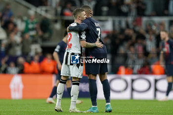 2023-10-04 - Newcastle United defender Kieran Trippier (2) and Paris Saint-Germain forward Kylian Mbappe (7) hug after the UEFA Champions League, Group F football match between Newcastle United and Paris Saint-Germain on October 4, 2023 at St James' Park in Newcastle, England - FOOTBALL - CHAMPIONS LEAGUE - NEWCASTLE V PARIS SG - UEFA CHAMPIONS LEAGUE - SOCCER