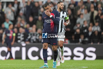 2023-10-04 - Paris Saint-Germain forward Kylian Mbappe (7) dejected during the UEFA Champions League, Group F football match between Newcastle United and Paris Saint-Germain on October 4, 2023 at St James' Park in Newcastle, England - FOOTBALL - CHAMPIONS LEAGUE - NEWCASTLE V PARIS SG - UEFA CHAMPIONS LEAGUE - SOCCER