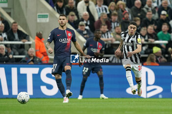 2023-10-04 - Newcastle United midfielder Miguel Almiron (24) battles with Paris Saint-Germain defender Lucas Hernandez (21) during the UEFA Champions League, Group F football match between Newcastle United and Paris Saint-Germain on October 4, 2023 at St James' Park in Newcastle, England - FOOTBALL - CHAMPIONS LEAGUE - NEWCASTLE V PARIS SG - UEFA CHAMPIONS LEAGUE - SOCCER