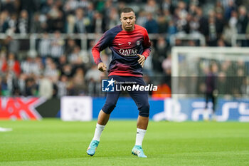 2023-10-04 - Paris Saint-Germain forward Kylian Mbappe warms up during the UEFA Champions League, Group F football match between Newcastle United and Paris Saint-Germain on October 4, 2023 at St James' Park in Newcastle, England - FOOTBALL - CHAMPIONS LEAGUE - NEWCASTLE V PARIS SG - UEFA CHAMPIONS LEAGUE - SOCCER