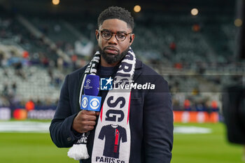 2023-10-04 - Micah Richards sky sports pundit during the UEFA Champions League, Group F football match between Newcastle United and Paris Saint-Germain on October 4, 2023 at St James' Park in Newcastle, England - FOOTBALL - CHAMPIONS LEAGUE - NEWCASTLE V PARIS SG - UEFA CHAMPIONS LEAGUE - SOCCER