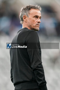 2023-10-04 - Paris Saint-Germain coach Luis Enrique during the UEFA Champions League, Group F football match between Newcastle United and Paris Saint-Germain on October 4, 2023 at St James' Park in Newcastle, England - FOOTBALL - CHAMPIONS LEAGUE - NEWCASTLE V PARIS SG - UEFA CHAMPIONS LEAGUE - SOCCER