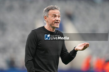 2023-10-04 - Paris Saint-Germain coach Luis Enrique during the UEFA Champions League, Group F football match between Newcastle United and Paris Saint-Germain on October 4, 2023 at St James' Park in Newcastle, England - FOOTBALL - CHAMPIONS LEAGUE - NEWCASTLE V PARIS SG - UEFA CHAMPIONS LEAGUE - SOCCER