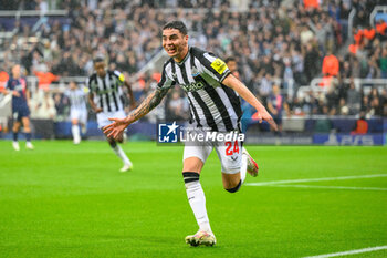 2023-10-04 - Miguel Almiron of Newcastle celebrates after he scores the opening goal 1-0 during the UEFA Champions League, Group F football match between Newcastle United and Paris Saint-Germain on October 4, 2023 at St James' Park in Newcastle, England - FOOTBALL - CHAMPIONS LEAGUE - NEWCASTLE V PARIS SG - UEFA CHAMPIONS LEAGUE - SOCCER