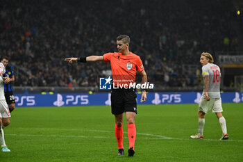 2023-10-24 - Referee Francois Letexier shows penalty during the UEFA Champions League match between Inter FC Internazionale and FC Salzburg , on October 24, 2023, at Giuseppe Meazza San Siro Siro stadium in Milan, Italy. Photo Tiziano Ballabio - INTER - FC INTERNAZIONALE VS FC SALZBURG - UEFA CHAMPIONS LEAGUE - SOCCER