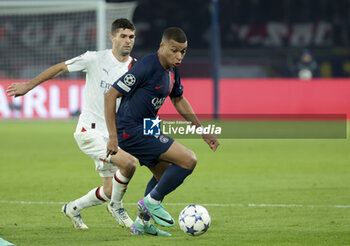 2023-10-25 - Kylian Mbappe of PSG, Christian Pulisic of AC Milan during the UEFA Champions League, Group F football match between Paris Saint-Germain and AC Milan on October 25, 2023 at Parc des Princes stadium in Paris, France - FOOTBALL - CHAMPIONS LEAGUE - PARIS SG V MILAN - UEFA CHAMPIONS LEAGUE - SOCCER