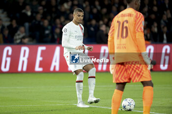 2023-10-25 - Malick Thiaw of AC Milan during the UEFA Champions League, Group F football match between Paris Saint-Germain and AC Milan on October 25, 2023 at Parc des Princes stadium in Paris, France - FOOTBALL - CHAMPIONS LEAGUE - PARIS SG V MILAN - UEFA CHAMPIONS LEAGUE - SOCCER