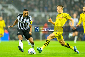 2023-10-25 - Callum Wilson of Newcastle and Nico Schlotterbeck of Borussia Dortmund during the UEFA Champions League, Group F football match between Newcastle United and Borussia Dortmund on 25 October 2023 at St. James' Park in Newcastle, England - FOOTBALL - CHAMPIONS LEAGUE - NEWCASTLE V DORTMUND - UEFA CHAMPIONS LEAGUE - SOCCER