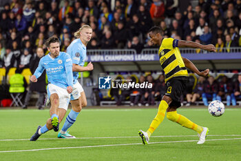 2023-10-26 - Jack Grealish (10) of Manchester City and Mohamed Camara of Young Boys during the UEFA Champions League, Group G football match between BSC Young Boys and Manchester City on 25 October 2023 at Stade de Suisse in Bern, Switzerland - FOOTBALL - CHAMPIONS LEAGUE - YOUNG BOYS V MANCHESTER CITY - UEFA CHAMPIONS LEAGUE - SOCCER