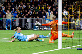 2023-10-26 - Erling Haaland (9) of Manchester City comes close to scoring during the UEFA Champions League, Group G football match between BSC Young Boys and Manchester City on 25 October 2023 at Stade de Suisse in Bern, Switzerland - FOOTBALL - CHAMPIONS LEAGUE - YOUNG BOYS V MANCHESTER CITY - UEFA CHAMPIONS LEAGUE - SOCCER