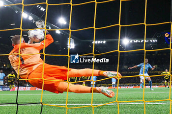 2023-10-26 - Erling Haaland (9) of Manchester City scores from the penalty spot 1-2 during the UEFA Champions League, Group G football match between BSC Young Boys and Manchester City on 25 October 2023 at Stade de Suisse in Bern, Switzerland - FOOTBALL - CHAMPIONS LEAGUE - YOUNG BOYS V MANCHESTER CITY - UEFA CHAMPIONS LEAGUE - SOCCER