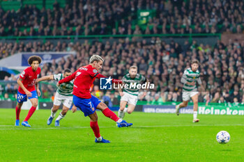 2023-10-25 - Antoine Griezmann of Atlético de Madrid has his penalty saved but tucks away the rebound 1-1 during the UEFA Champions League, Group E football match between Celtic and Atletico Madrid on 25 October 2023 at Celtic Park in Glasgow, Scotland - FOOTBALL - CHAMPIONS LEAGUE - CELTIC V ATLETICO MADRID - UEFA CHAMPIONS LEAGUE - SOCCER