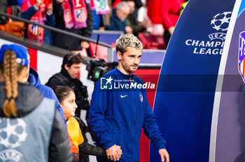 2023-11-07 - Antoine Griezmann (Atletico Madrid) before the football match of Uefa Champions League between Atletico Madrid vs Celtic played at Civitas Metropolitano stadium on November 07, 2023 in Madrid, Spain - ATLETICO MADRID VS CELTIC - UEFA CHAMPIONS LEAGUE - SOCCER