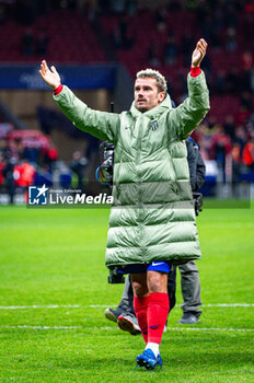 2023-11-07 - Antoine Griezmann (Atletico Madrid) greets the fans at the end of the football match of Uefa Champions League between Atletico Madrid vs Celtic played at Civitas Metropolitano stadium on November 07, 2023 in Madrid, Spain - ATLETICO MADRID VS CELTIC - UEFA CHAMPIONS LEAGUE - SOCCER