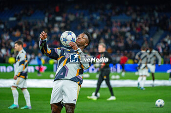 2023-11-08 - Vinicius Junior (Real Madrid) warm up with the ball before the football match of Uefa Champions League between Real Madrid vs Braga played at Bernabeu stadium on November 08, 2023 in Madrid, Spain - REAL MADRID VS BRAGA - UEFA CHAMPIONS LEAGUE - SOCCER