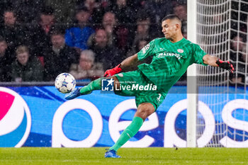 2023-11-08 - Walter Benitez of PSV during the UEFA Champions League, Group B football match between PSV and RC Lens on November 8, 2023 at Philips Stadion in Eindhoven, Netherlands - FOOTBALL - CHAMPIONS LEAGUE - PSV V LENS - UEFA CHAMPIONS LEAGUE - SOCCER