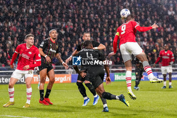 2023-11-08 - Luuk de Jong of PSV heads the ball and scores a goal 1-0 during the UEFA Champions League, Group B football match between PSV and RC Lens on November 8, 2023 at Philips Stadion in Eindhoven, Netherlands - FOOTBALL - CHAMPIONS LEAGUE - PSV V LENS - UEFA CHAMPIONS LEAGUE - SOCCER