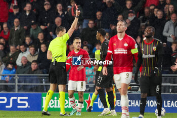 2023-11-08 - Referee Daniel Siebert shows the red card to Morgan Guilavogui of RC Lens during the UEFA Champions League, Group B football match between PSV and RC Lens on November 8, 2023 at Philips Stadion in Eindhoven, Netherlands - FOOTBALL - CHAMPIONS LEAGUE - PSV V LENS - UEFA CHAMPIONS LEAGUE - SOCCER