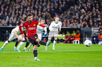 2023-11-08 - Bruno Fernandes (8) of Manchester United scores from the penalty spot 2-3 during the UEFA Champions League, Group A football match between FC Copenhagen and Manchester United on 8 November 2023 at Parken Stadium in Copenhagen, Denmark - FOOTBALL - CHAMPIONS LEAGUE - COPENHAGEN V MANCHESTER UNITED - UEFA CHAMPIONS LEAGUE - SOCCER