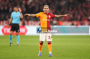 2023-11-08 - Galatasaray midfielder Lucas Torreira during the UEFA Champions League, Group A football match between Bayern Munich and Galatasaray on 8 November 2023 at Allianz Arena in Munich, Germany - FOOTBALL - CHAMPIONS LEAGUE - BAYERN MUNICH V GALATASARAY - UEFA CHAMPIONS LEAGUE - SOCCER