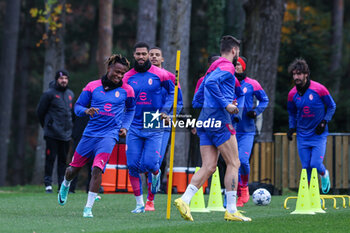 2023-11-27 - Samuel Chukwueze of AC Milan  (L) warms up with his teammates during the AC Milan training session at Milanello Sports Center ahead of their UEFA Champions League 2023/24 Group Stage F match against Borussia Dortmund at Centro Sportivo Milanello, Carnago, Italy on November 27, 2023 - AC MILAN TRAINING - UEFA CHAMPIONS LEAGUE - SOCCER