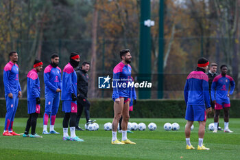 2023-11-27 - Olivier Giroud of AC Milan (C) warms up with his teammates during the AC Milan training session at Milanello Sports Center ahead of their UEFA Champions League 2023/24 Group Stage F match against Borussia Dortmund at Centro Sportivo Milanello, Carnago, Italy on November 27, 2023 - AC MILAN TRAINING - UEFA CHAMPIONS LEAGUE - SOCCER
