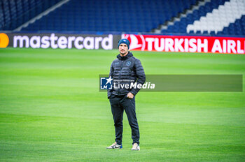 2023-11-28 - Matteo Politano of Napoli seen during field recognition a day before the Champions League football match between Real Madrid and Napoli at Bernabeu Stadium in Madrid, Spain. - CHAMPIONS LEAGUE: NAPOLI PRESS CONFERENCE IN MADRID - UEFA CHAMPIONS LEAGUE - SOCCER