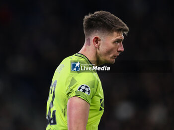 2023-11-28 - Newcastle United goalkeeper Nick Pope during the UEFA Champions League, Group F football match between Paris Saint-Germain and Newcastle United on November 28, 2023 at Parc des Princes stadium in Paris, France - FOOTBALL - CHAMPIONS LEAGUE - PARIS SG V NEWCASTLE - UEFA CHAMPIONS LEAGUE - SOCCER
