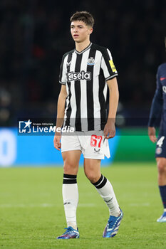 2023-11-28 - Newcastle United midfielder Lewis Miley during the UEFA Champions League, Group F football match between Paris Saint-Germain and Newcastle United on November 28, 2023 at Parc des Princes stadium in Paris, France - FOOTBALL - CHAMPIONS LEAGUE - PARIS SG V NEWCASTLE - UEFA CHAMPIONS LEAGUE - SOCCER