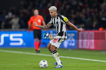 2023-11-28 - Newcastle United midfielder Bruno Guimaraes during the UEFA Champions League, Group F football match between Paris Saint-Germain and Newcastle United on November 28, 2023 at Parc des Princes stadium in Paris, France - FOOTBALL - CHAMPIONS LEAGUE - PARIS SG V NEWCASTLE - UEFA CHAMPIONS LEAGUE - SOCCER