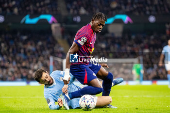 2023-11-28 - RB Leipzig defender Castello Lukeba (23) battles for possession with Manchester City midfielder Bernardo Silva (20) during the UEFA Champions League, Group G football match between Manchester City and RB Leipzig on 28 November 2023 at Etihad Stadium in Manchester, England - FOOTBALL - CHAMPIONS LEAGUE - MANCHESTER CITY V RB LEIPZIG - UEFA CHAMPIONS LEAGUE - SOCCER