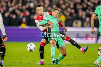 2023-11-28 - Nahuel Molina of Atletico Madrid is challenged by Quilindschy Hartman of Feyenoord during the UEFA Champions League, Group E football match between Feyenoord and Atletico Madrid on November 28, 2023 at Stadion Feijenoord "De Kuip" in Rotterdam, Netherlands - FOOTBALL - CHAMPIONS LEAGUE - FEYENOORD V ATLETICO MADRID - UEFA CHAMPIONS LEAGUE - SOCCER