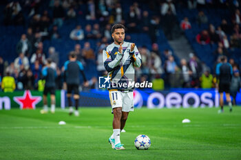2023-11-29 - Rodrygo Silva de Goes of Real Madrid seen warming up before the Champions League football match between Real Madrid and Napoli at Bernabeu Stadium in Madrid, Spain. - REAL MADRID VS NAPOLI - UEFA CHAMPIONS LEAGUE - SOCCER