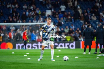 2023-11-29 - Toni Kroos of Real Madrid seen warming up before the Champions League football match between Real Madrid and Napoli at Bernabeu Stadium in Madrid, Spain. - REAL MADRID VS NAPOLI - UEFA CHAMPIONS LEAGUE - SOCCER