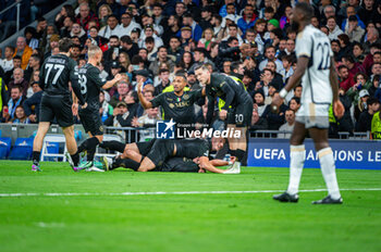 2023-11-29 - Giovanni Simeone of Napoli seen celebrating his goal with his teammates during the Champions League football match between Real Madrid and Napoli at Bernabeu Stadium in Madrid, Spain. - REAL MADRID VS NAPOLI - UEFA CHAMPIONS LEAGUE - SOCCER