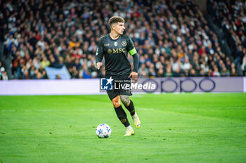 2023-11-29 - Giovanni Di Lorenzo of Napoli seen in action with the ball during the Champions League football match between Real Madrid and Napoli at Bernabeu Stadium in Madrid, Spain. - REAL MADRID VS NAPOLI - UEFA CHAMPIONS LEAGUE - SOCCER