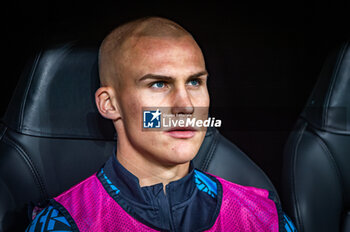 2023-11-29 - Leo Ostigard of Napoli sitting in the bench before the Champions League football match between Real Madrid and Napoli at Bernabeu Stadium in Madrid, Spain. - REAL MADRID VS NAPOLI - UEFA CHAMPIONS LEAGUE - SOCCER