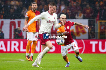 2023-11-29 - Scott McTominay of Manchester United and Lucas Torreira of Galatasaray during the UEFA Champions League, Group A football match between Galatasaray and Manchester United on November 29, 2023 at the Ali Sami Yen Arena in Istanbul, Turkey - FOOTBALL - CHAMPIONS LEAGUE - GALATASARAY V MANCHESTER UNITED - UEFA CHAMPIONS LEAGUE - SOCCER