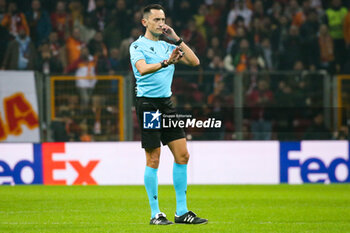 2023-11-29 - Referee Jose Maria Sanchez during the UEFA Champions League, Group A football match between Galatasaray and Manchester United on November 29, 2023 at the Ali Sami Yen Arena in Istanbul, Turkey - FOOTBALL - CHAMPIONS LEAGUE - GALATASARAY V MANCHESTER UNITED - UEFA CHAMPIONS LEAGUE - SOCCER