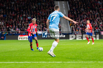 2023-12-13 - Rodrigo De Paul of Atletico Madrid seen in action with the ball during the Champions League football match between Atletico Madrid and Lazio at Metropolitano Stadium in Madrid, Spain. - ATLETICO MADRID VS SS LAZIO - UEFA CHAMPIONS LEAGUE - SOCCER