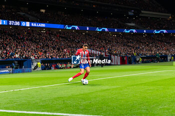 2023-12-13 - Nahuel Molina of Atletico Madrid seen in action with the ball during the Champions League football match between Atletico Madrid and Lazio at Metropolitano Stadium in Madrid, Spain. - ATLETICO MADRID VS SS LAZIO - UEFA CHAMPIONS LEAGUE - SOCCER
