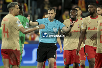 2023-12-12 - Referee Felix Zwayer of Germany during the UEFA Champions League, Group B football match between RC Lens and Sevilla FC on December 12, 2023 at Bollaert-Delelis stadium in Lens, France - FOOTBALL - CHAMPIONS LEAGUE - LENS V SEVILLA - UEFA CHAMPIONS LEAGUE - SOCCER