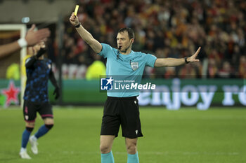 2023-12-12 - Referee Felix Zwayer of Germany gives a yellow card during the UEFA Champions League, Group B football match between RC Lens and Sevilla FC on December 12, 2023 at Bollaert-Delelis stadium in Lens, France - FOOTBALL - CHAMPIONS LEAGUE - LENS V SEVILLA - UEFA CHAMPIONS LEAGUE - SOCCER