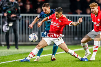 2023-12-12 - Cedric Soares of Arsenal battles for the ball with Mauro Junior of PSV during the UEFA Champions League, Group B football match between PSV and Arsenal on December 12, 2023 at the Phillips Stadion in Eindhoven, Netherlands - FOOTBALL - CHAMPIONS LEAGUE - PSV V ARSENAL - UEFA CHAMPIONS LEAGUE - SOCCER
